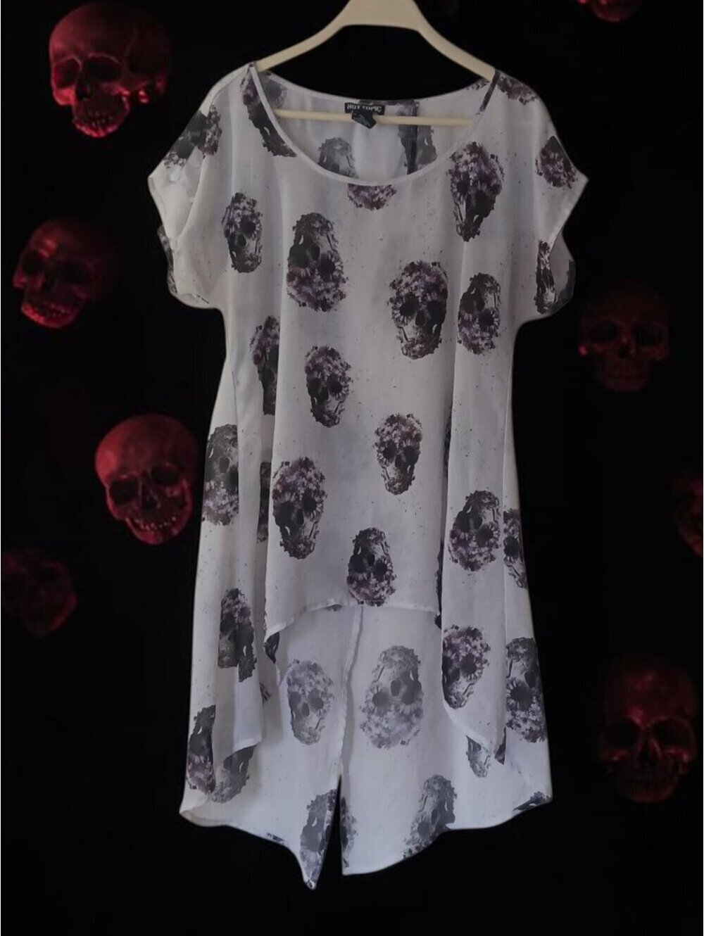 Hot Topic Black & Ivory Skull Print Blouse Size Medium Gothic